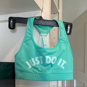 Worn once Xs Nike Sports bra.
